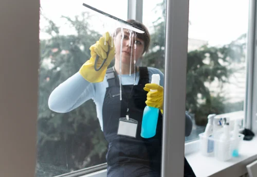 Nettoyage de vitres intérieures et extérieures à Courteranges